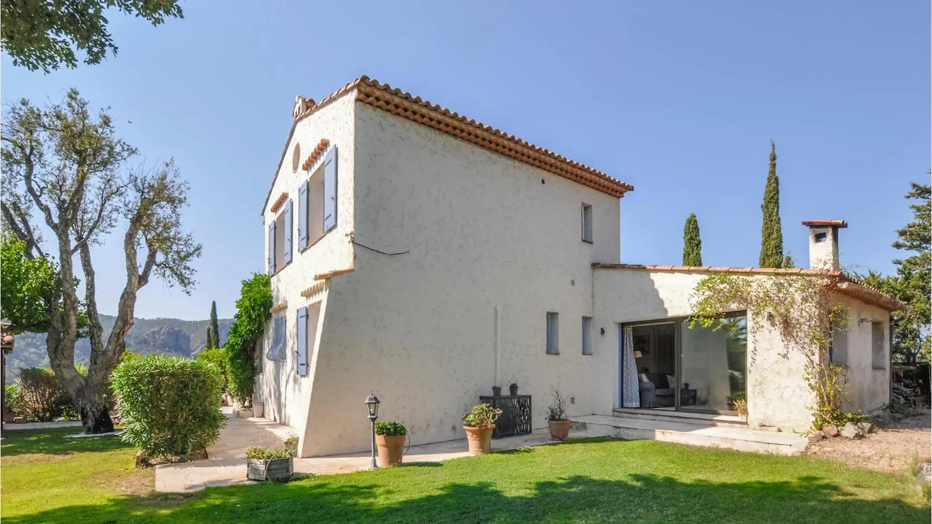 Holiday home 4 Bedroom Amazing Home In Frejus
